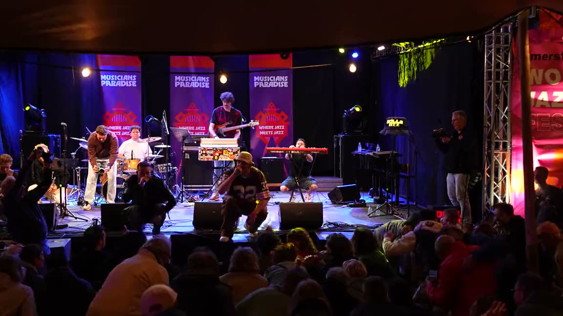 Della Dix met liveband op Musicians Paradise